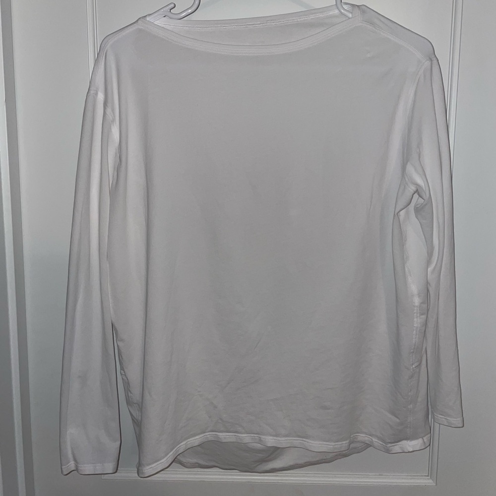 white LULULEMON long sleeves